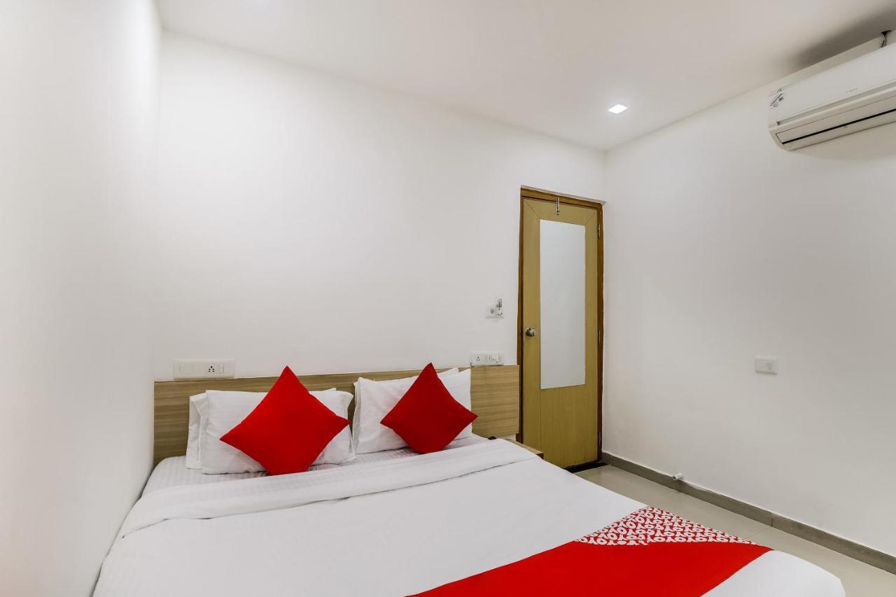 Oyo Hotel D Veeray Ахмедабад Екстер'єр фото