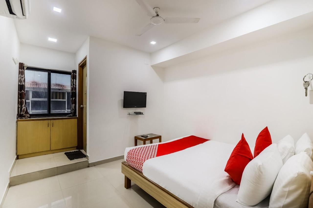 Oyo Hotel D Veeray Ахмедабад Екстер'єр фото