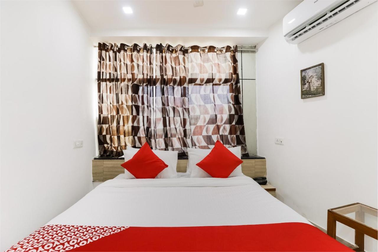 Oyo Hotel D Veeray Ахмедабад Екстер'єр фото
