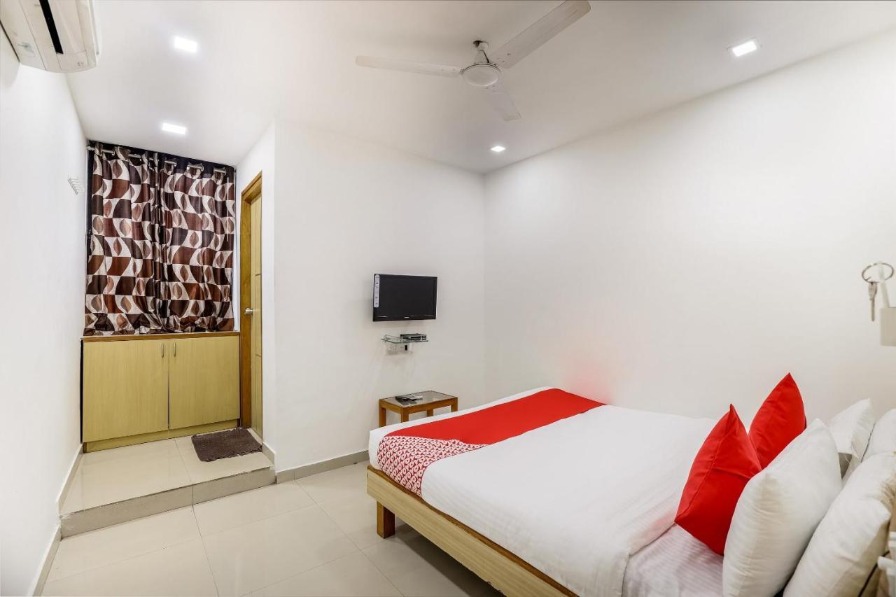 Oyo Hotel D Veeray Ахмедабад Екстер'єр фото