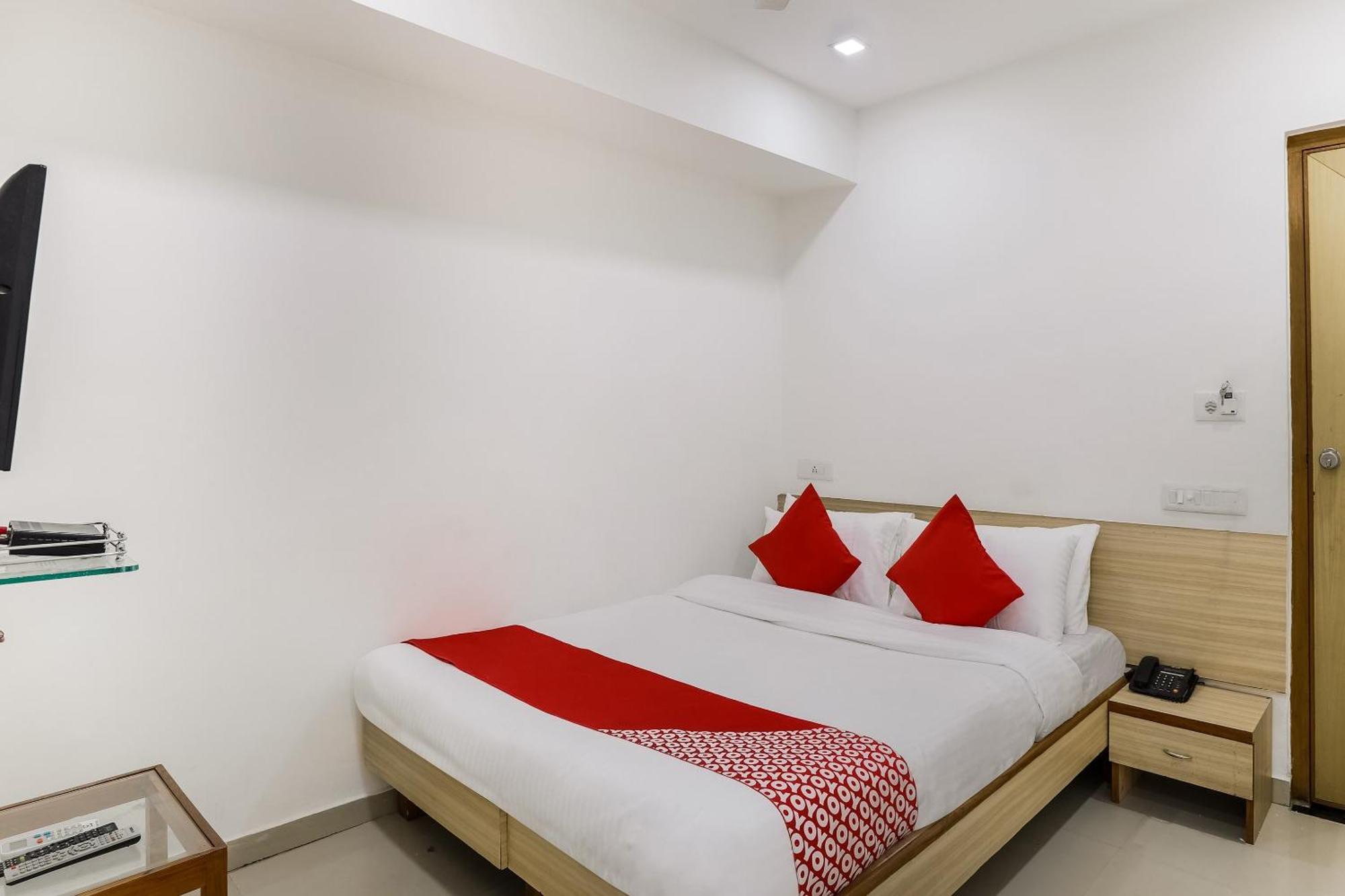 Oyo Hotel D Veeray Ахмедабад Екстер'єр фото