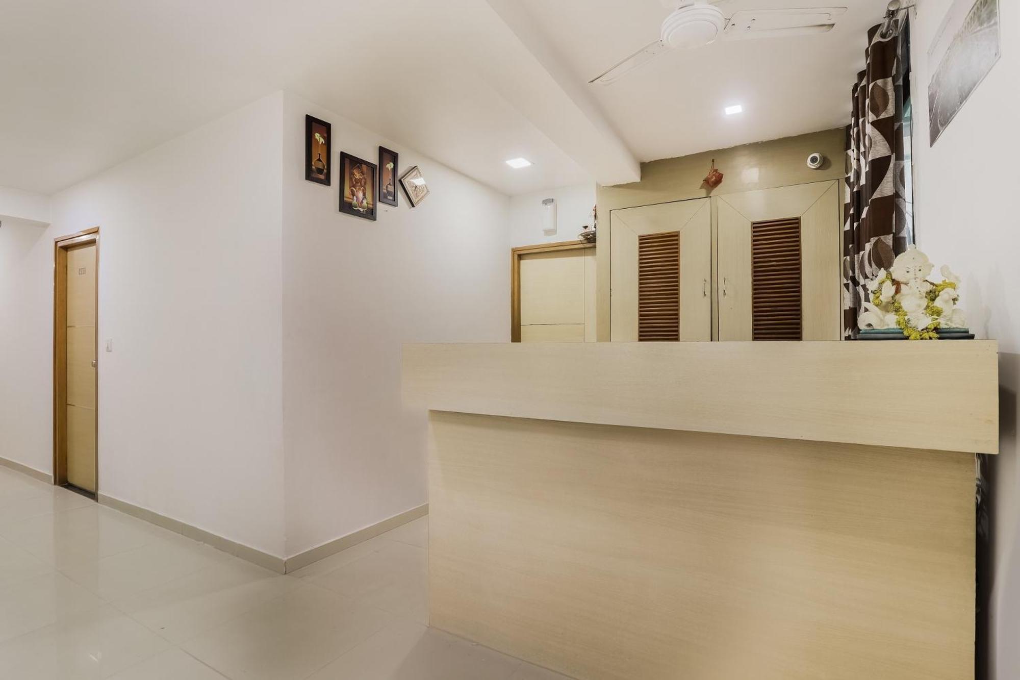 Oyo Hotel D Veeray Ахмедабад Екстер'єр фото