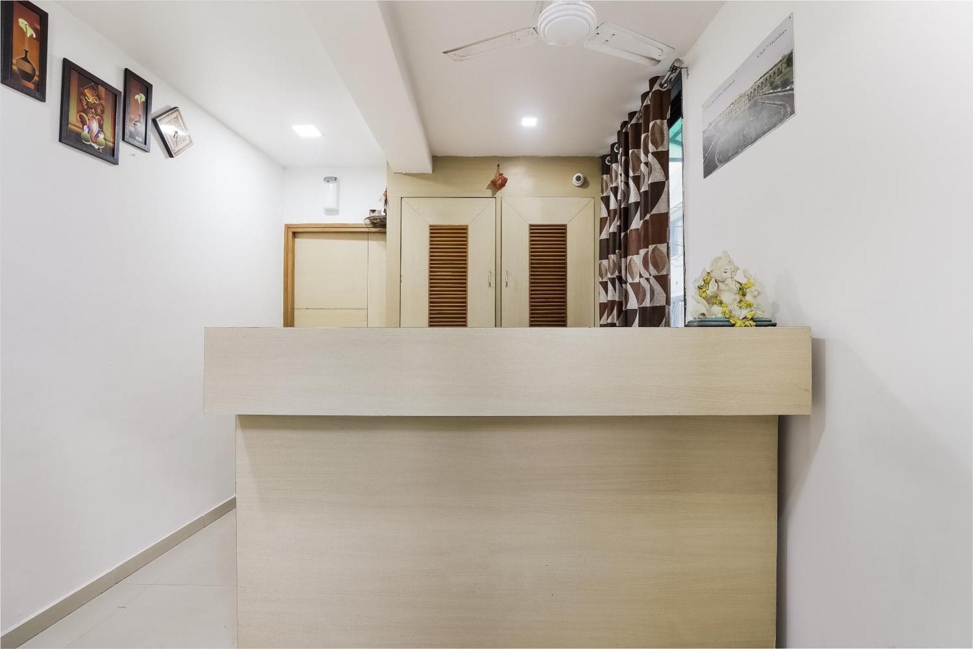 Oyo Hotel D Veeray Ахмедабад Екстер'єр фото