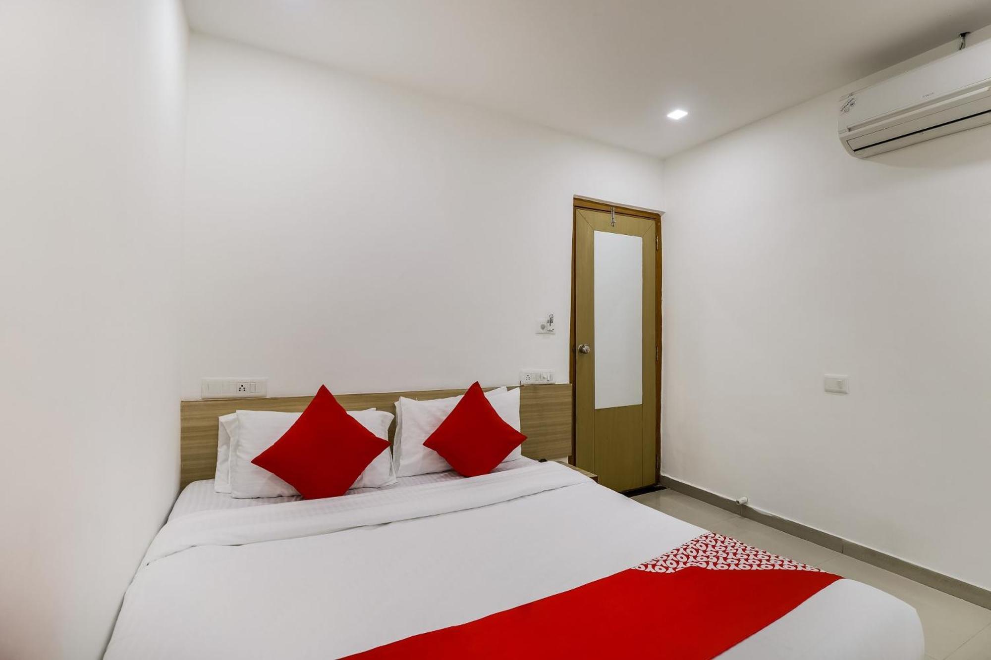 Oyo Hotel D Veeray Ахмедабад Екстер'єр фото