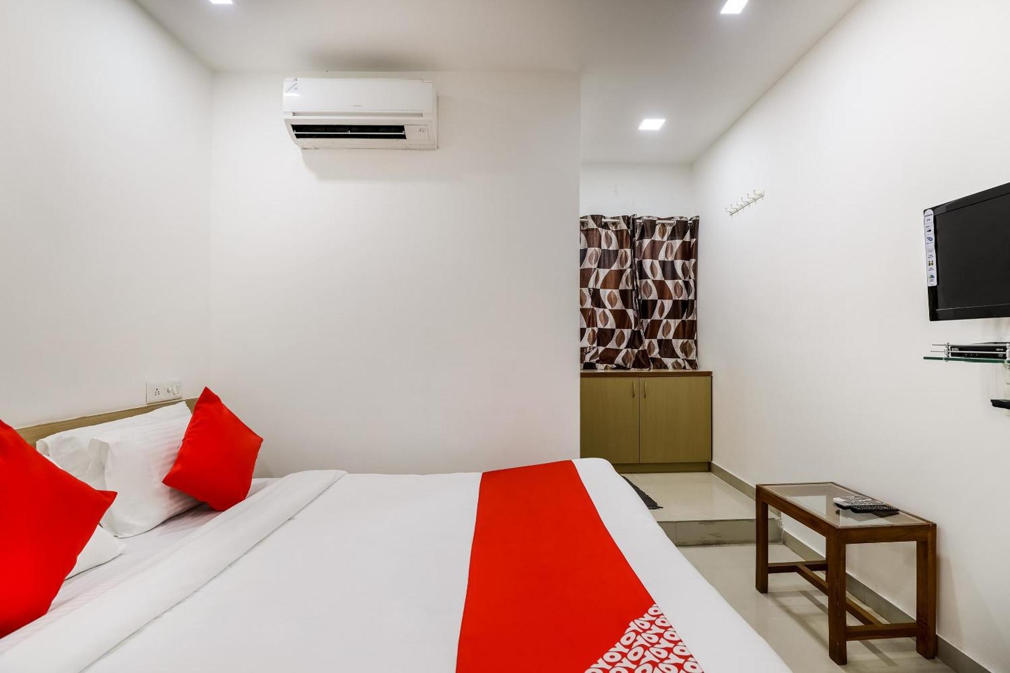 Oyo Hotel D Veeray Ахмедабад Екстер'єр фото