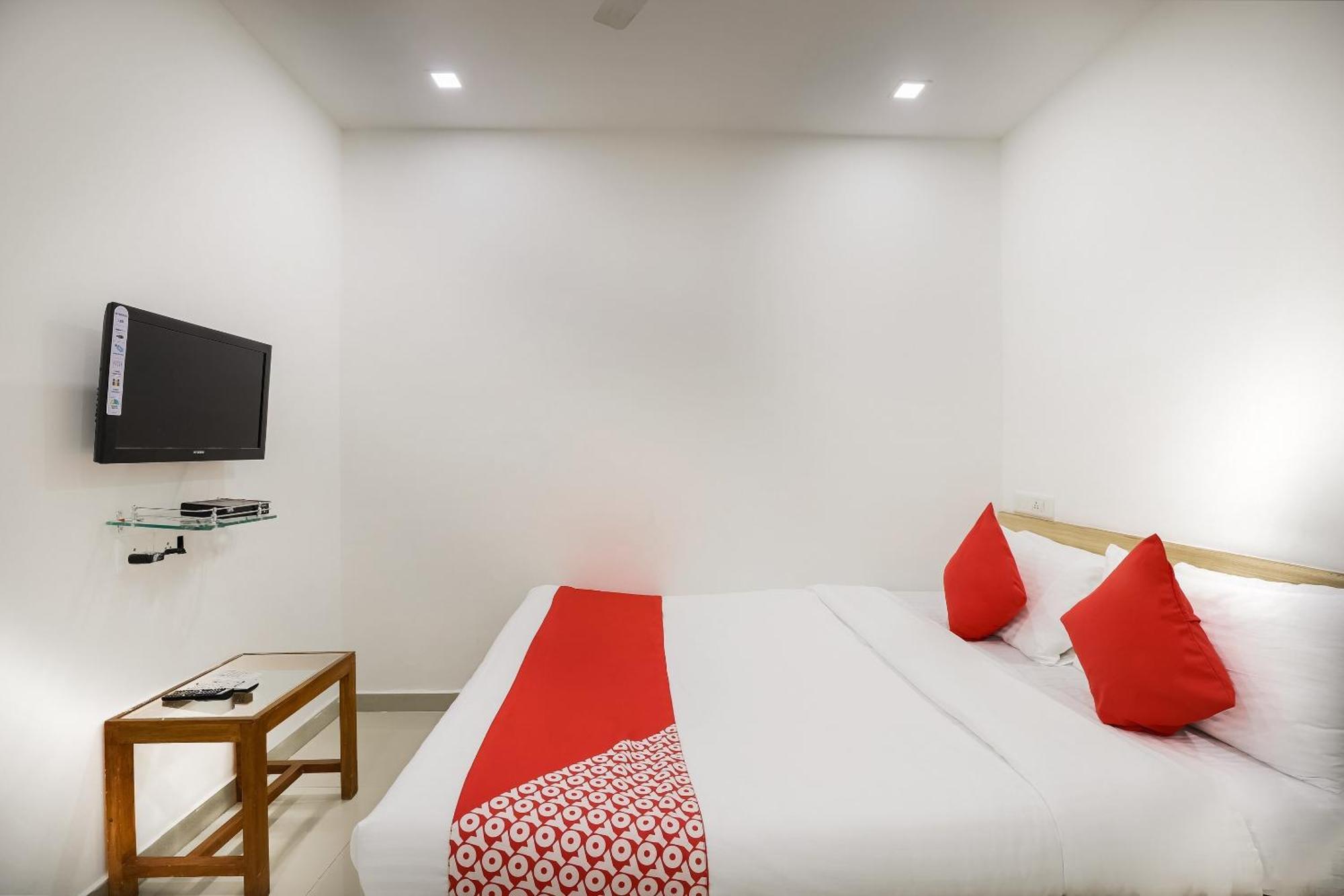Oyo Hotel D Veeray Ахмедабад Екстер'єр фото